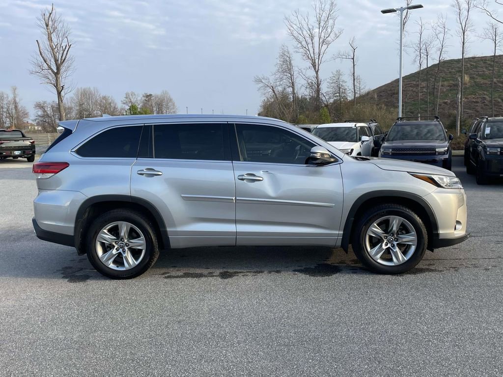 Used 2017 Toyota Highlander Limited image 33