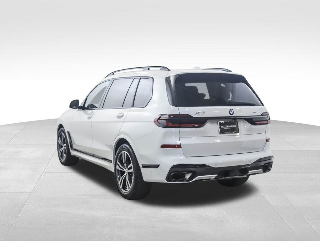 Used 2026 BMW X7 xDrive40i w/ M Sport Package image 3