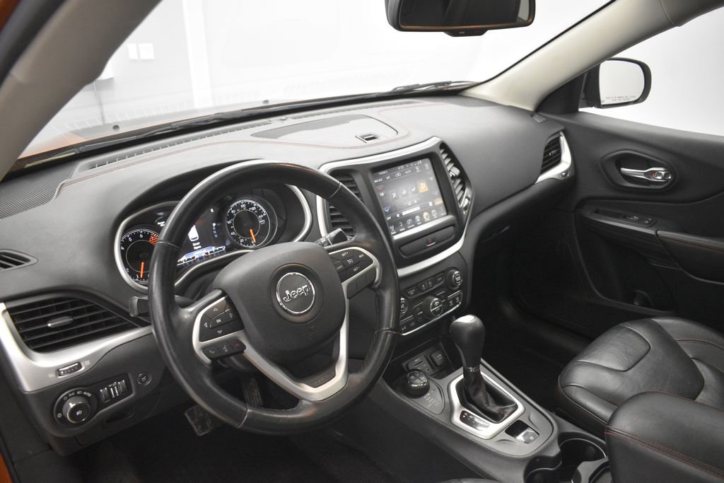 Certified 2016 Jeep Cherokee Trailhawk w/ Comfort/Convenience Group image 34