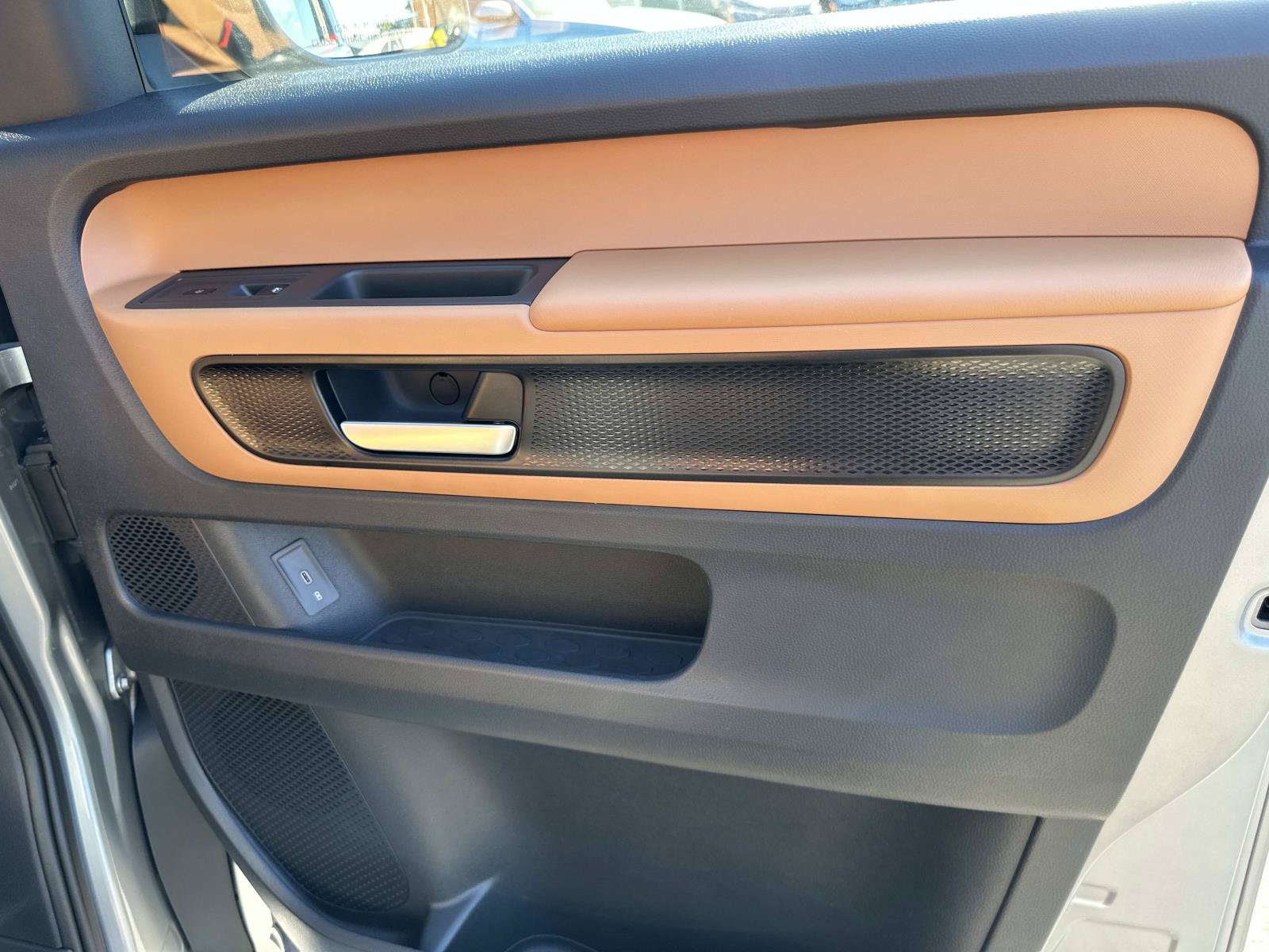 Certified 2025 Volkswagen ID. Buzz Pro S RWD image 27