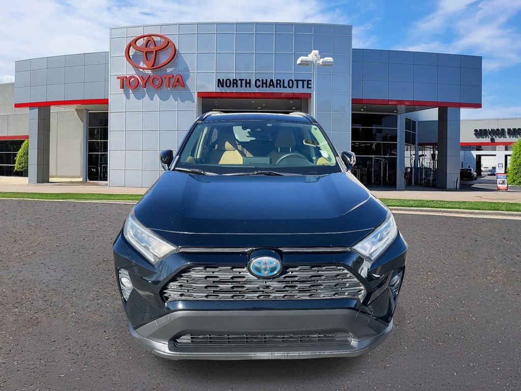 Used 2019 Toyota RAV4 XLE AWD/4WD image 3