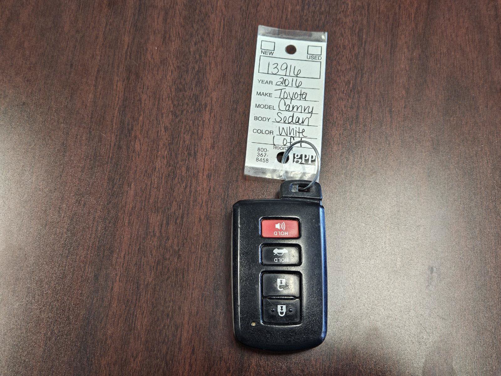 Used 2016 Toyota Camry SE w/ Moonroof Package FWD image 32