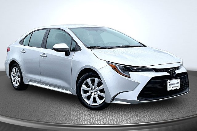 Used 2025 Toyota Corolla LE FWD image 3