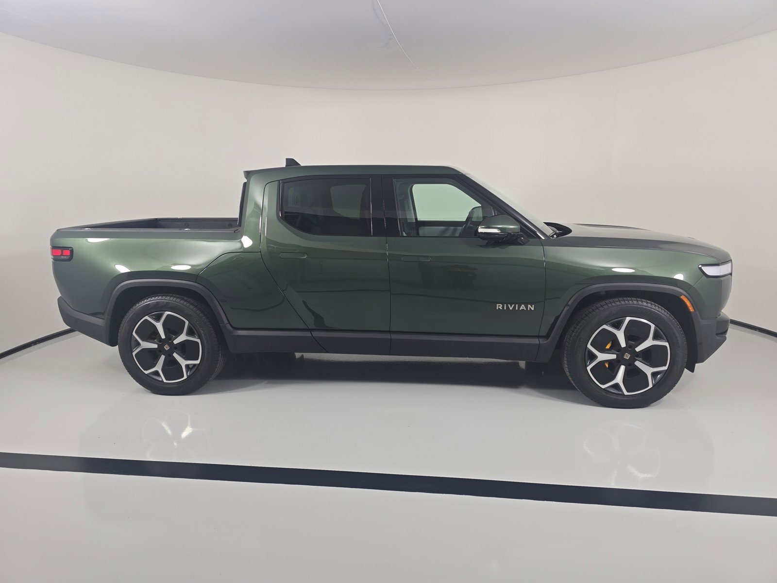 Used 2024 Rivian R1T Adventure AWD/4WD image 6