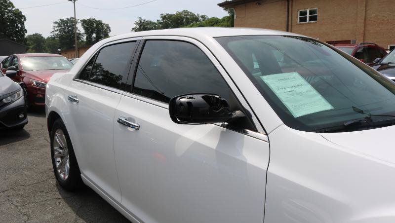 Used 2017 Chrysler 300 C RWD image 3