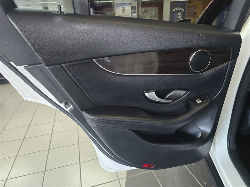 Used 2018 Mercedes-Benz GLC 300 image 10