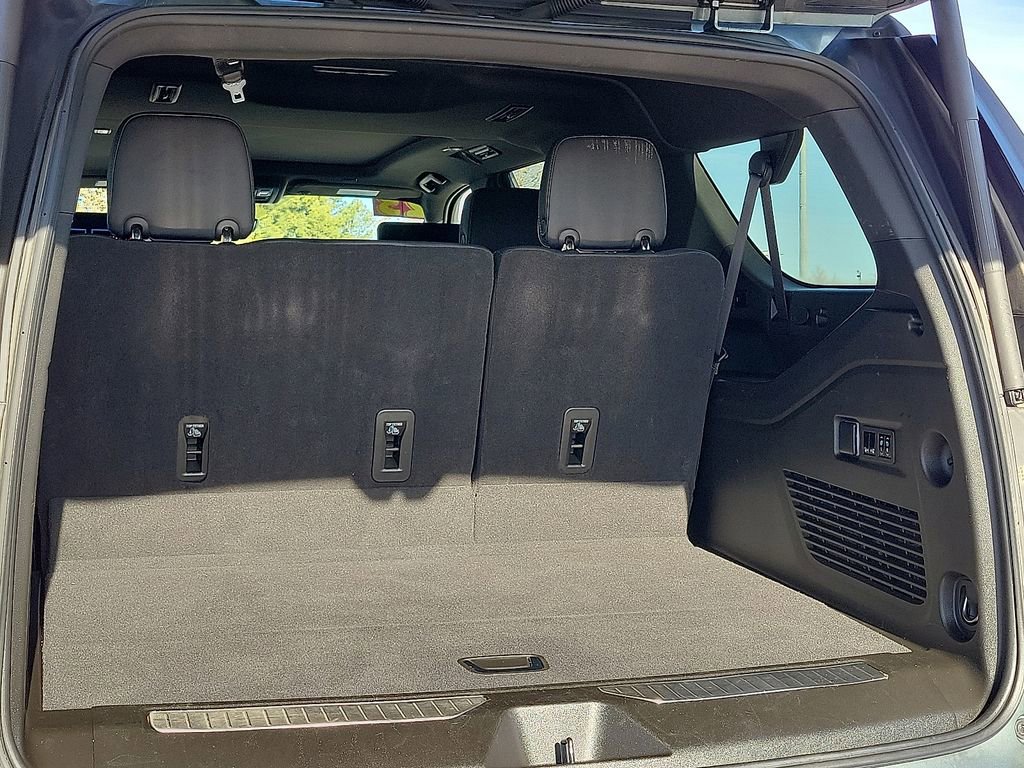 Used 2023 Chevrolet Suburban Premier image 15