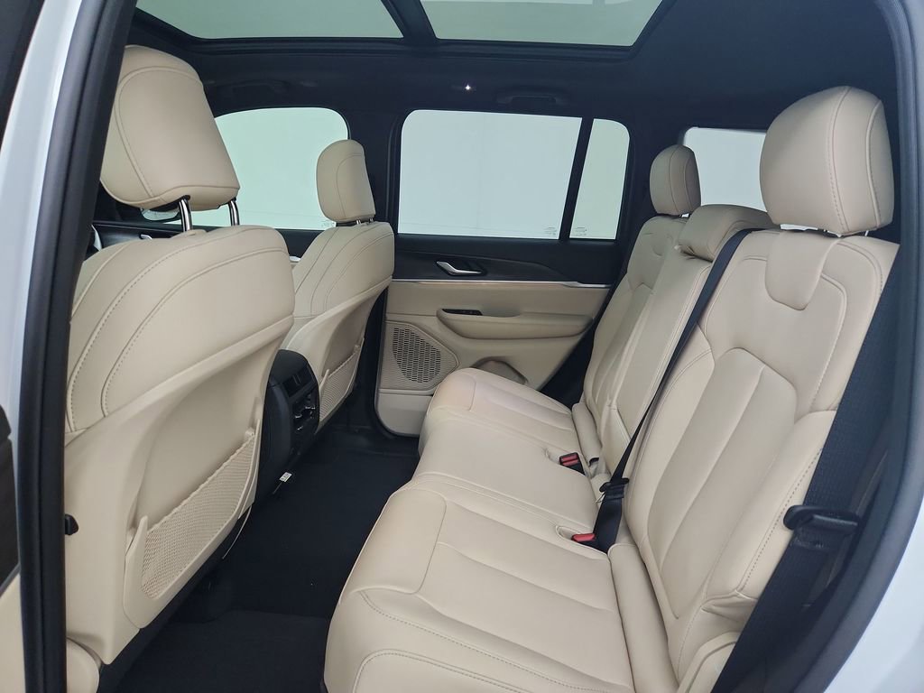 New 2025 Jeep Grand Cherokee Limited image 32