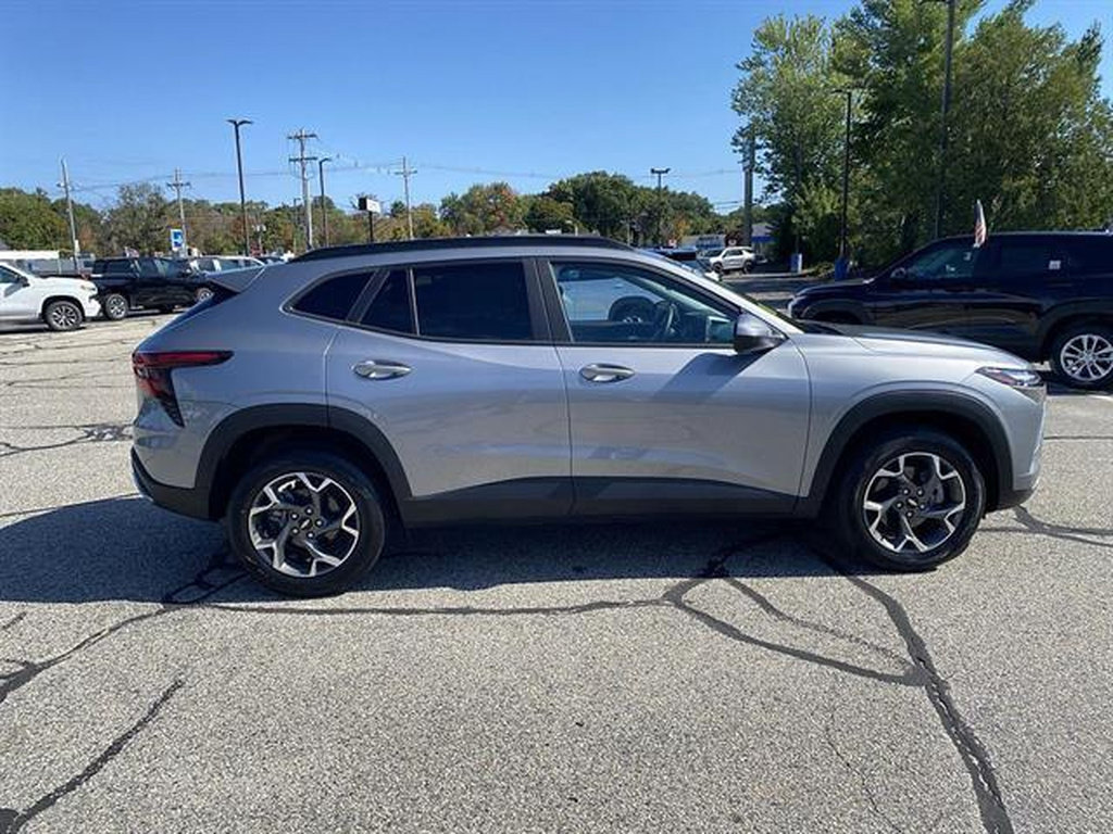 Certified 2024 Chevrolet Trax LT w/ Sunroof Package FWD image 34