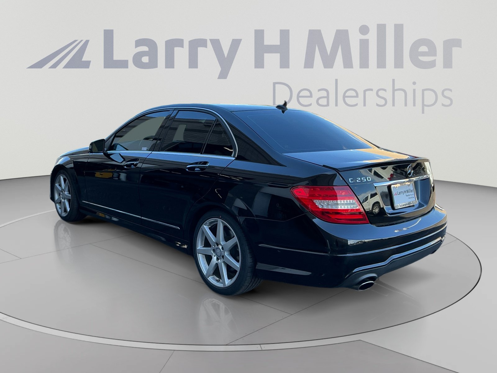 Used 2014 Mercedes-Benz C 250 Sedan image 3