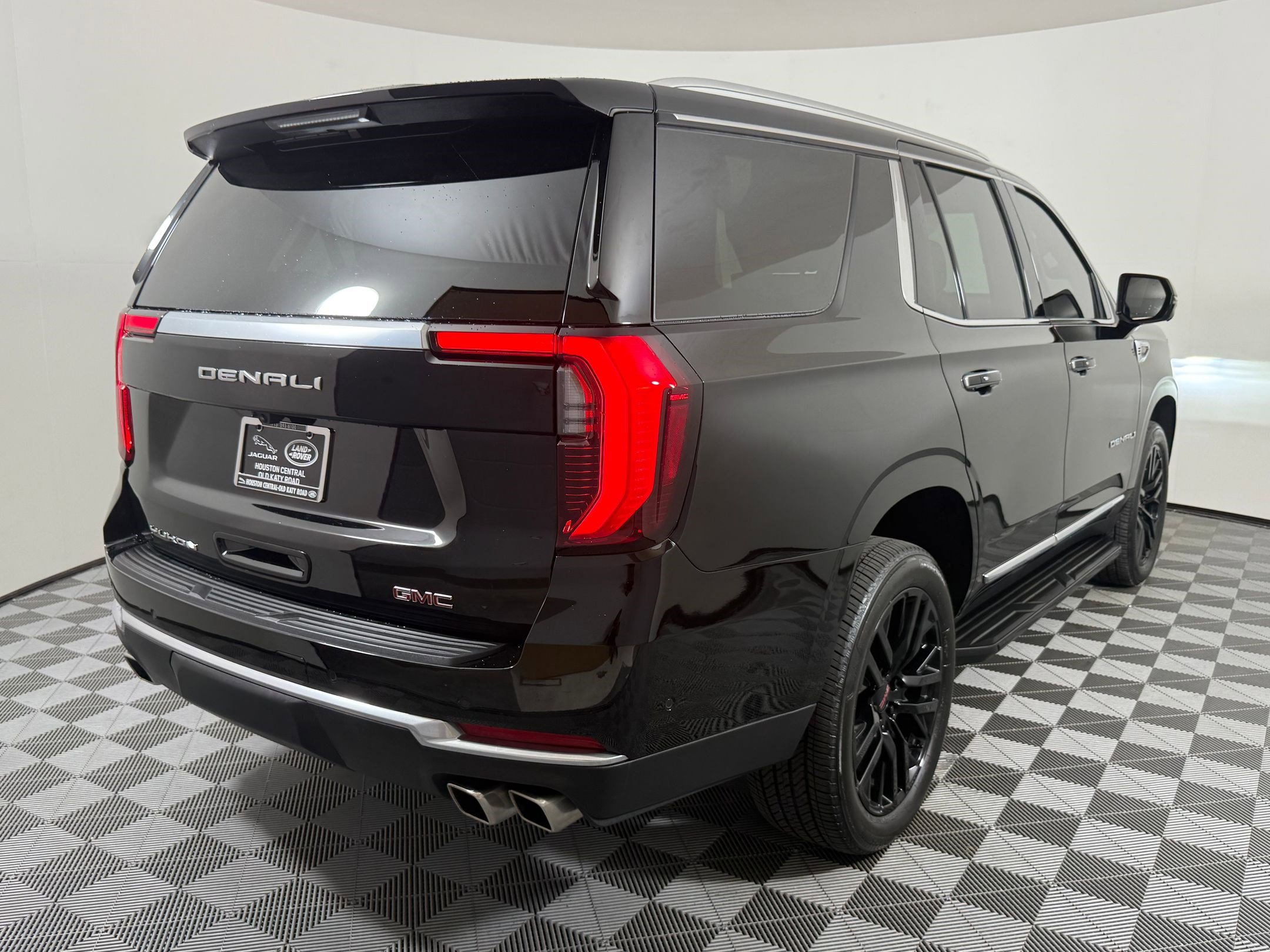 Used 2025 GMC Yukon Denali w/ LPO, Floor Liner Package image 10
