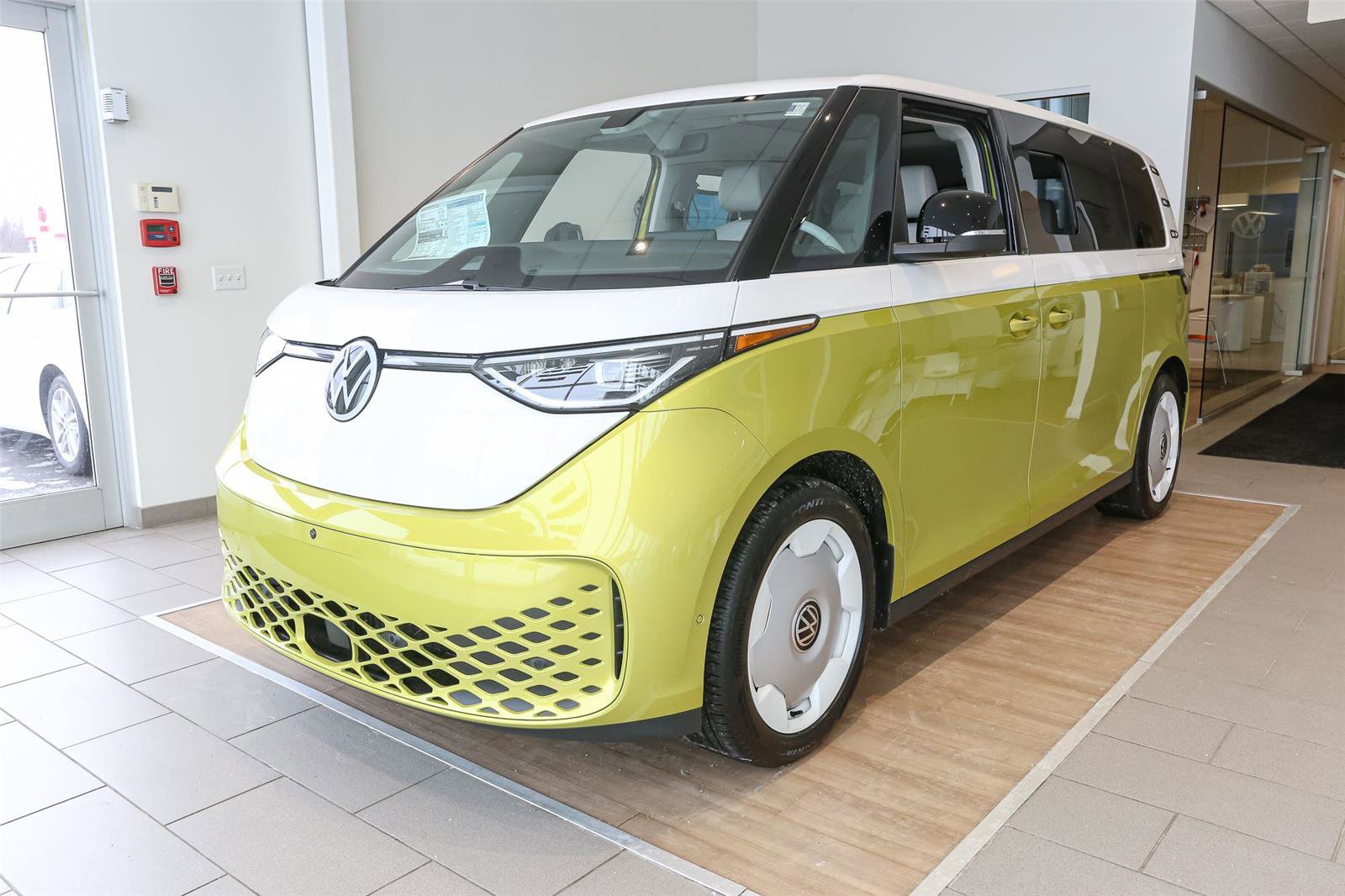 New 2025 Volkswagen ID. Buzz 1st Edition video 3