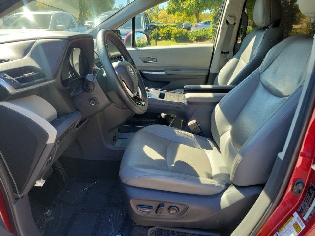 Used 2023 Toyota Sienna Limited FWD image 24