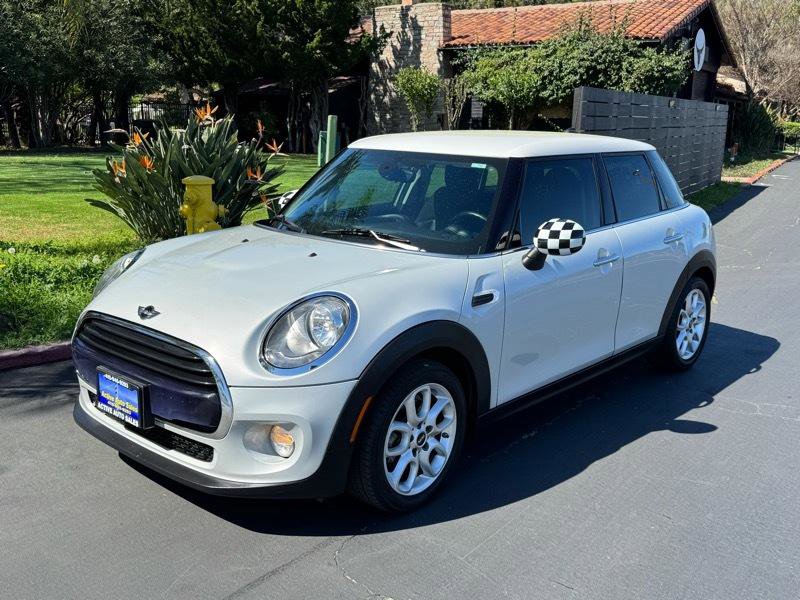 Used 2016 MINI Cooper 4-Door Hardtop image 1