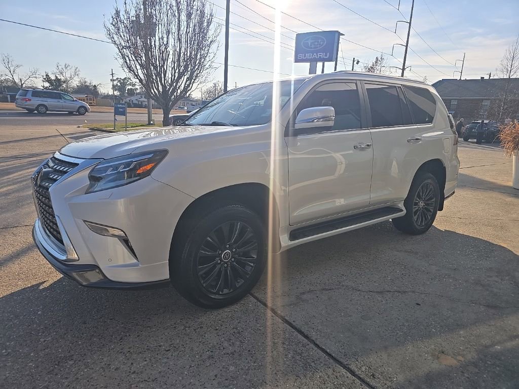 Used 2023 Lexus GX 460 Premium w/ Accessory Package image 4