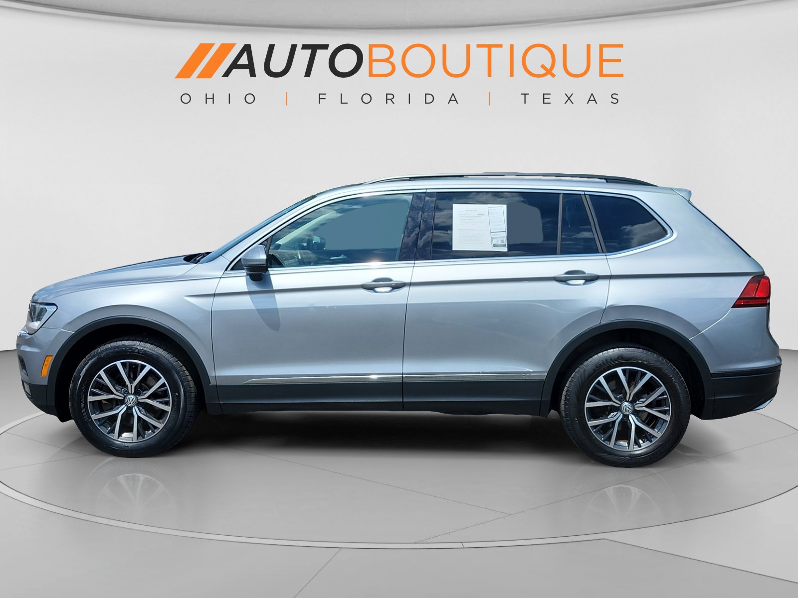 Used 2020 Volkswagen Tiguan SEL AWD/4WD image 2