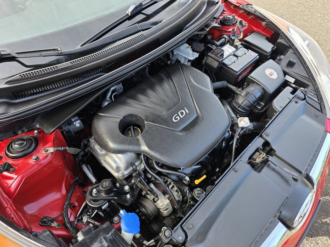 Used 2013 Hyundai Veloster w/ Style Pkg FWD image 33