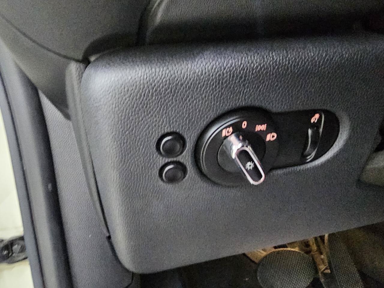 Used 2016 MINI Cooper 2-Door Hardtop FWD image 31