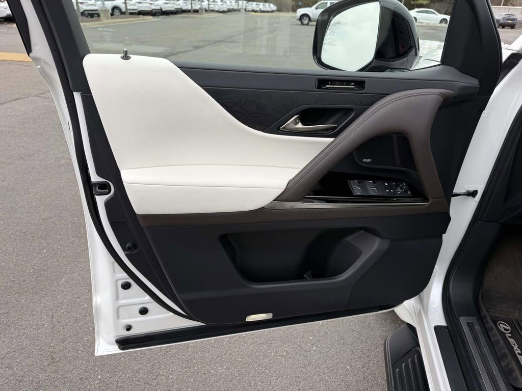 Used 2024 Lexus LX 600 4WD w/ Appearance Package image 14