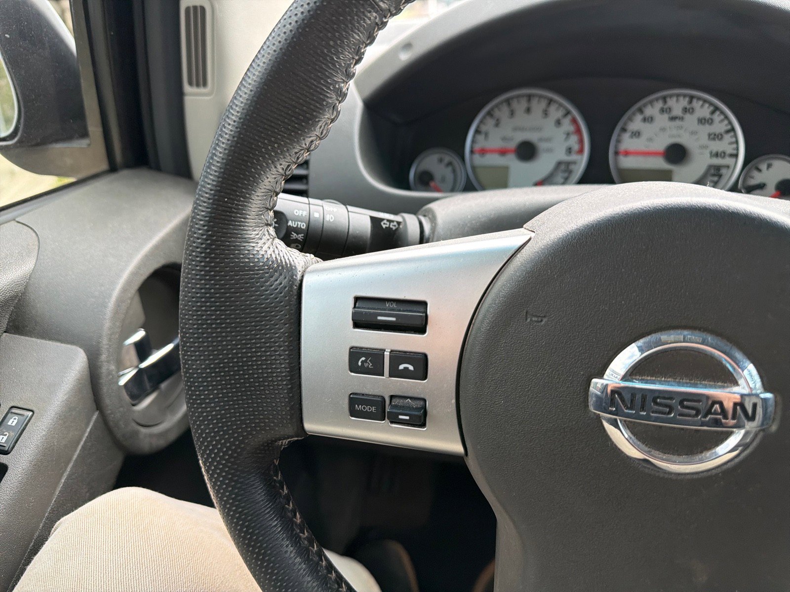 Used 2015 Nissan Xterra PRO-4X w/ Pro-4x Leather Package AWD/4WD image 15