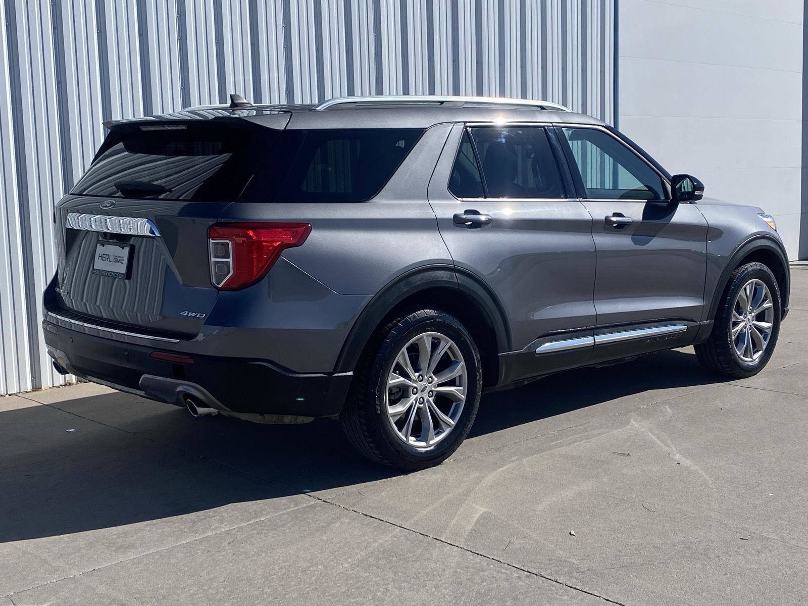 Used 2022 Ford Explorer Limited w/ Equipment Group 301A AWD/4WD image 5