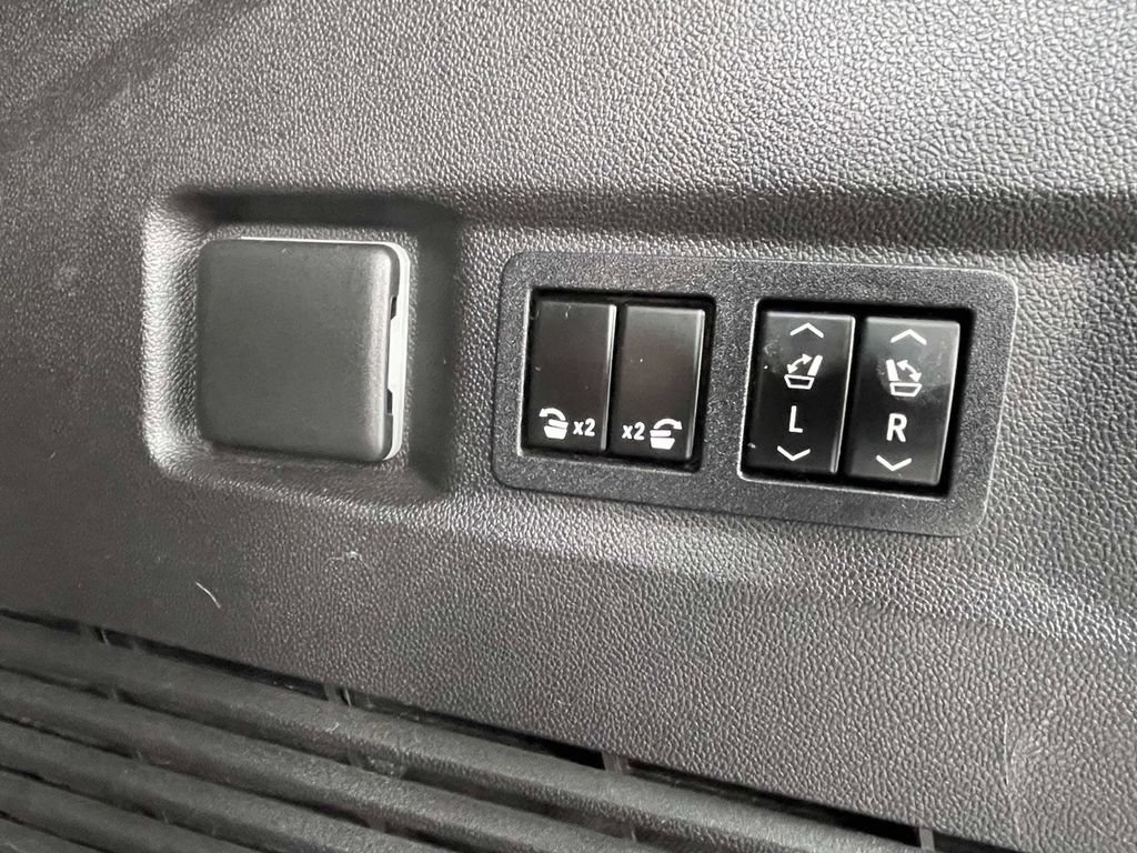 Used 2021 GMC Yukon Denali AWD/4WD image 12