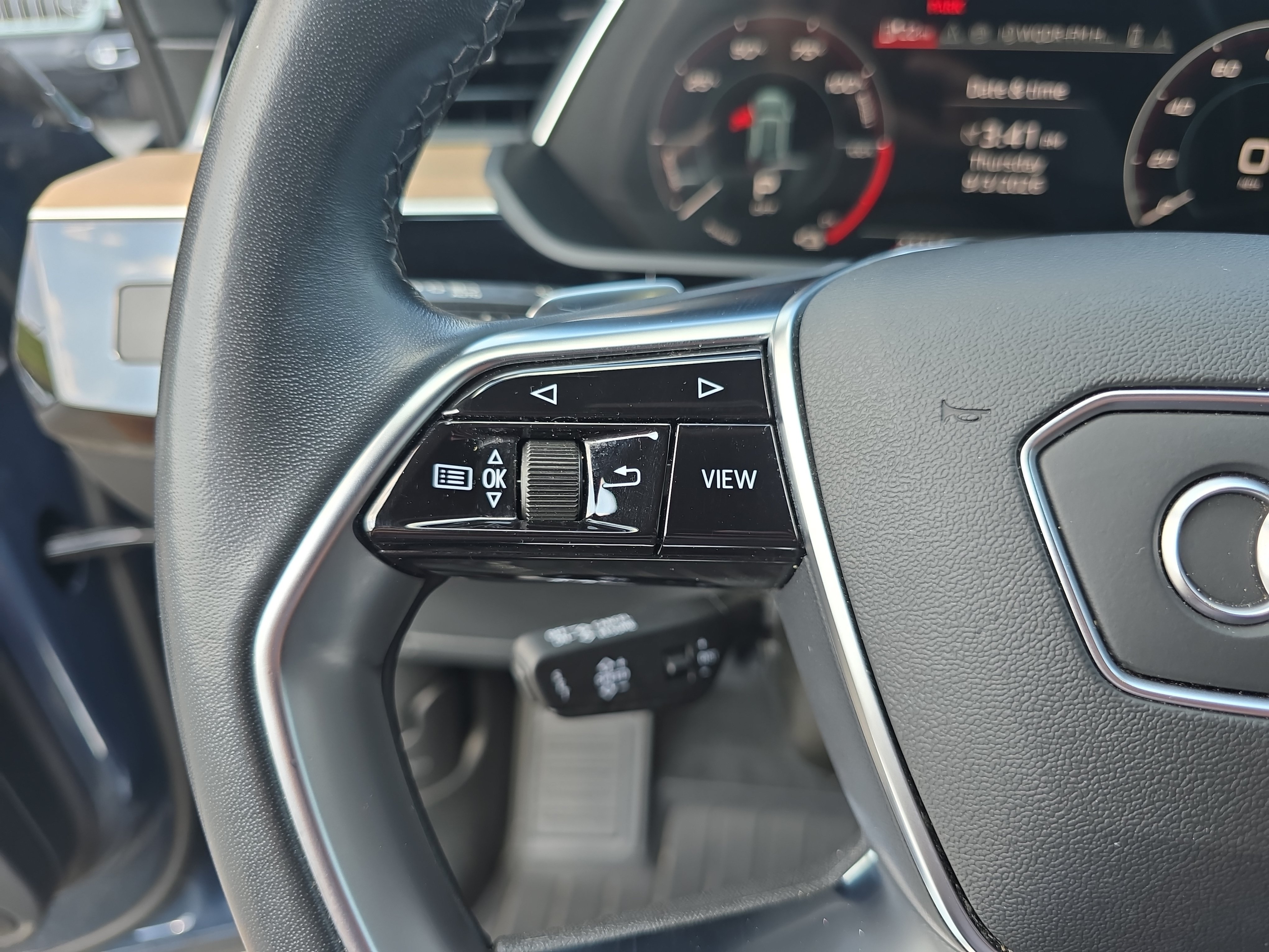 Used 2024 Audi Q8 e-tron Premium AWD/4WD image 17