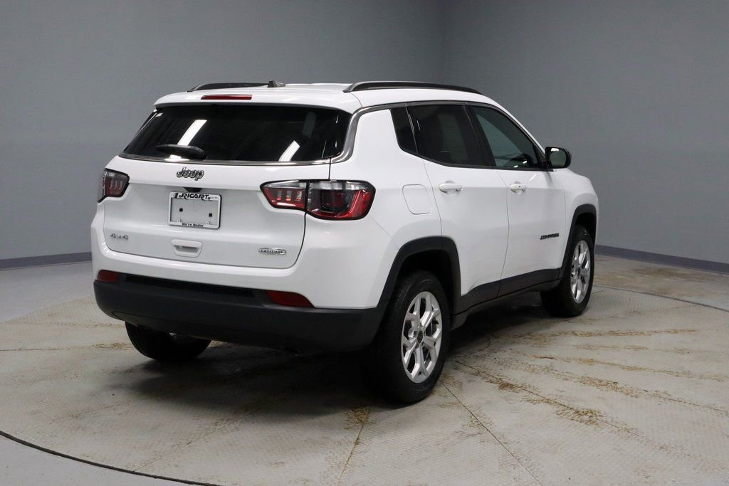 Used 2025 Jeep Compass Latitude image 10