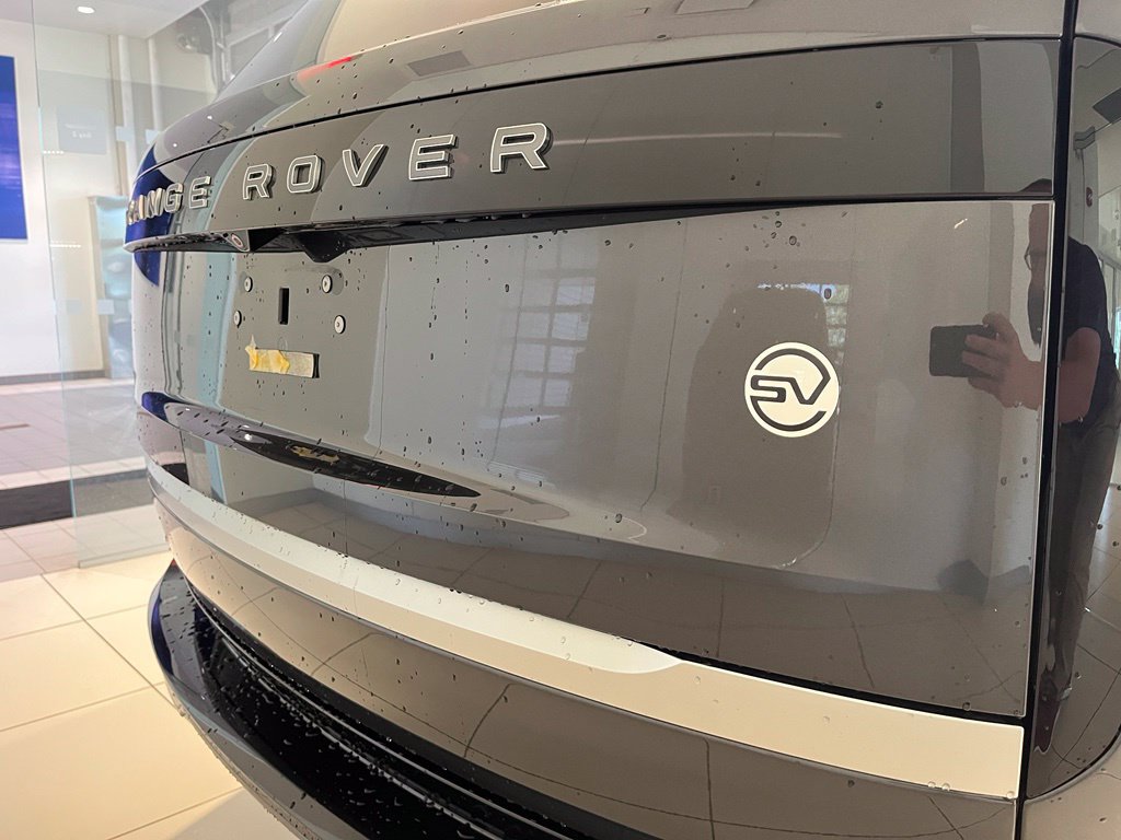 Used 2024 Land Rover Range Rover SV AWD/4WD image 16