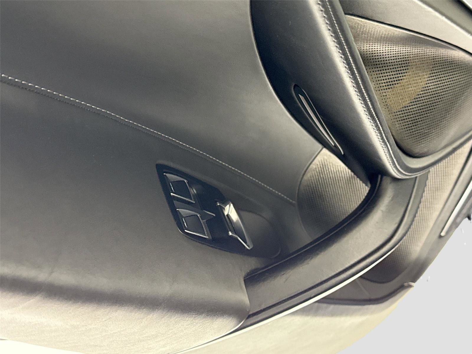 Used 2018 McLaren 720S image 16