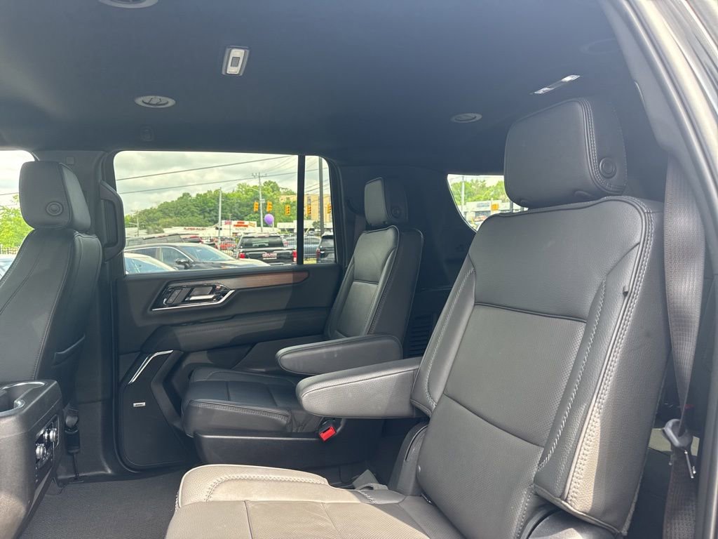 Used 2025 GMC Yukon XL Denali AWD/4WD image 26