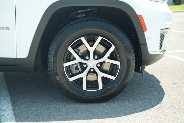Used 2023 Jeep Grand Cherokee L Limited w/ Luxury Tech Group II AWD/4WD image 53