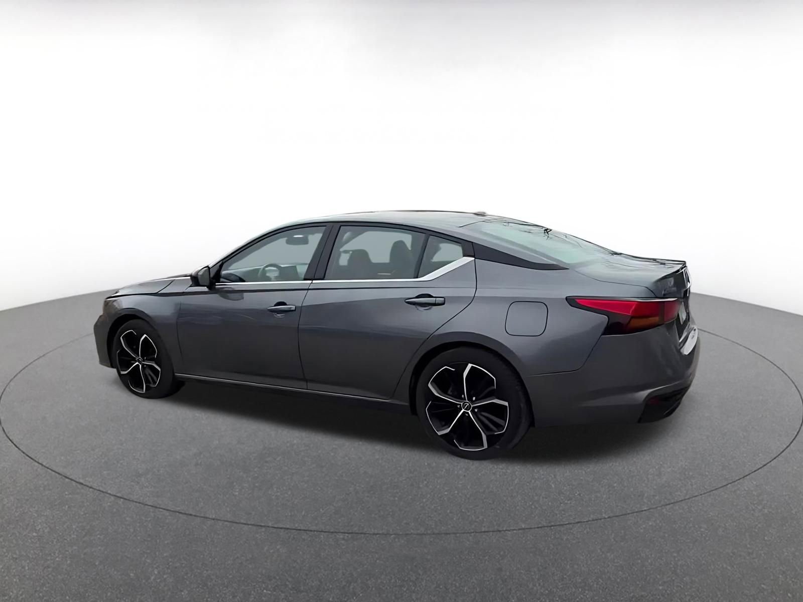 Used 2025 Nissan Altima 2.5 SR image 10