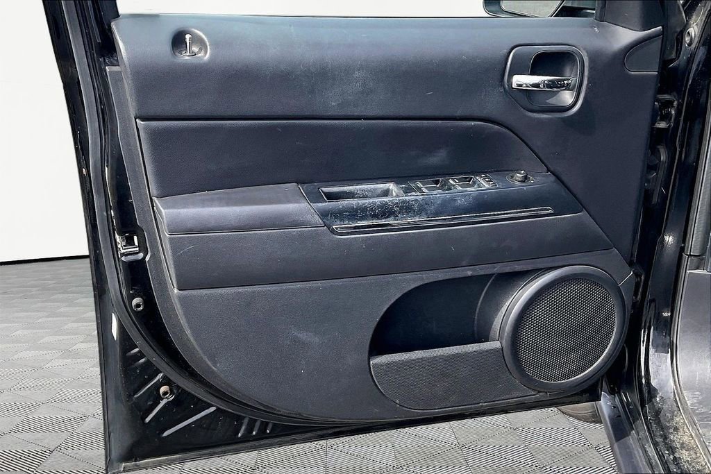 Used 2014 Jeep Patriot Limited w/ Sun/Sound Group image 21