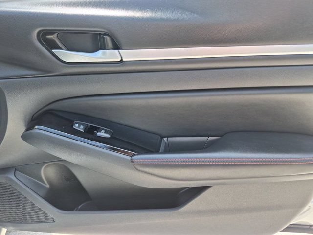 Used 2025 Nissan Altima 2.5 SR FWD image 31