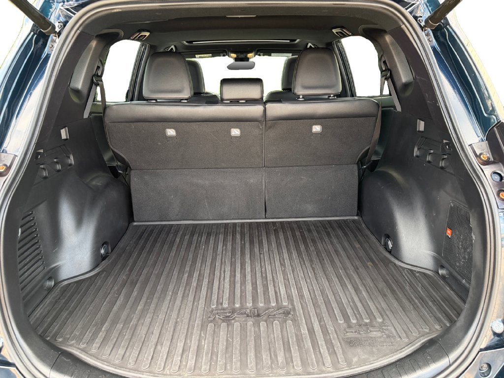 Used 2018 Toyota RAV4 SE w/ Power Extra Value Package AWD/4WD image 28