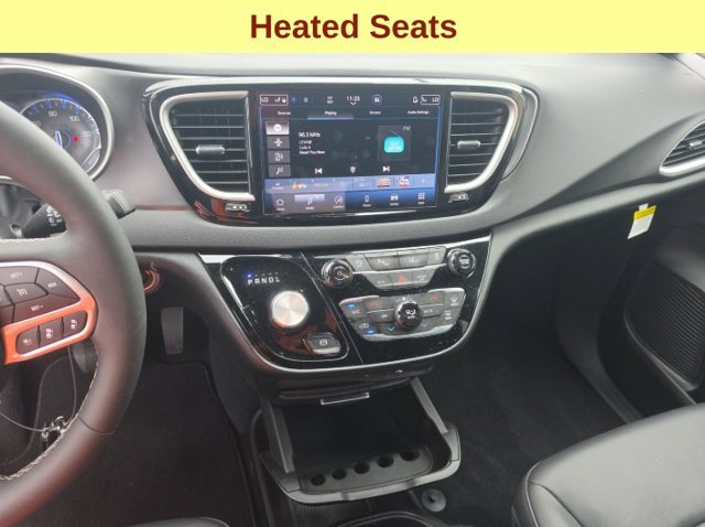 Used 2026 Chrysler Pacifica Select FWD image 13
