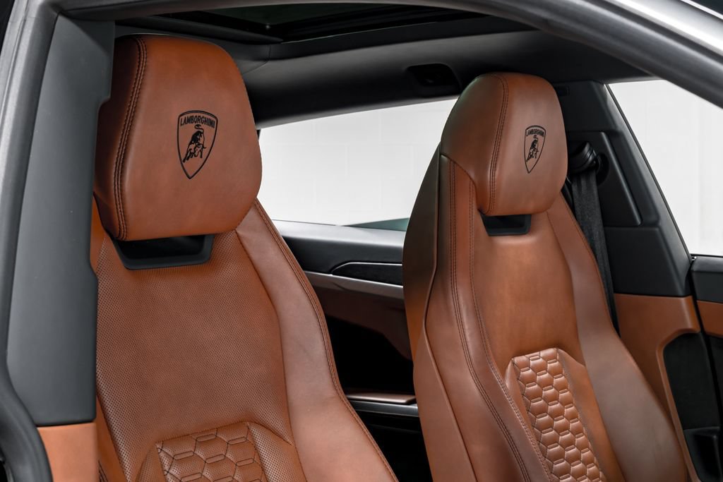 Used 2022 Lamborghini Urus AWD/4WD image 39