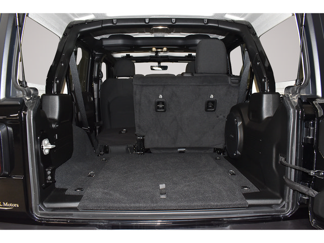 Used 2023 Jeep Wrangler Unlimited Sahara AWD/4WD image 13