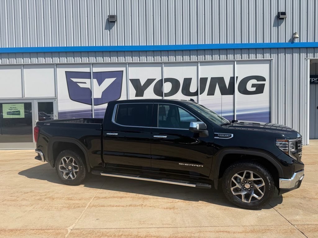 New 2026 GMC Sierra 1500 SLT w/ SLT Premium Package AWD/4WD image 1