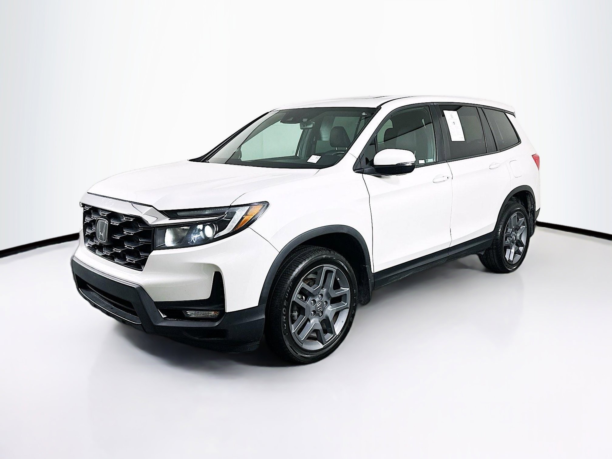 Used 2023 Honda Passport EX-L image 3