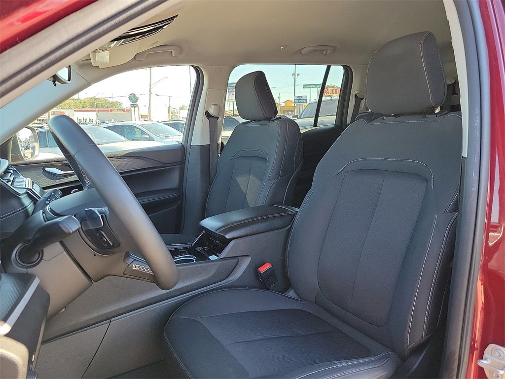 Used 2023 Jeep Grand Cherokee L Laredo image 11