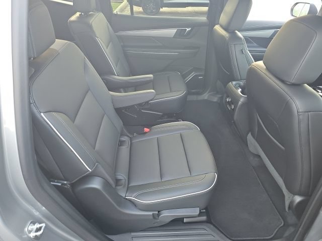 Used 2025 Buick Enclave Preferred FWD image 11