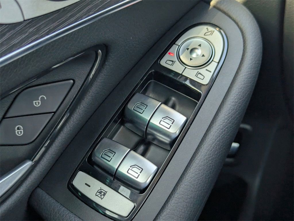 Used 2022 Mercedes-Benz GLC 300 image 23