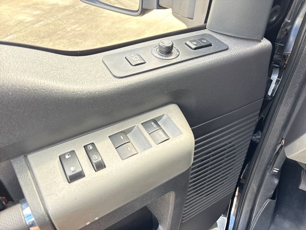 Used 2016 Ford F250 Lariat w/ Chrome Package image 17