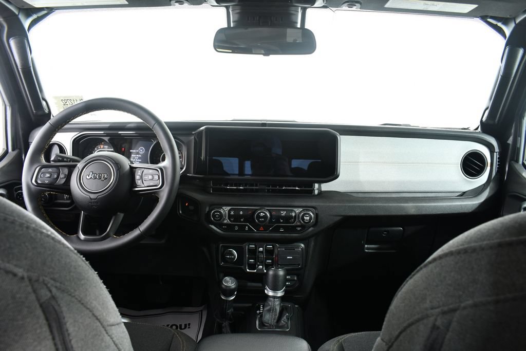 Used 2024 Jeep Gladiator Sport AWD/4WD image 7