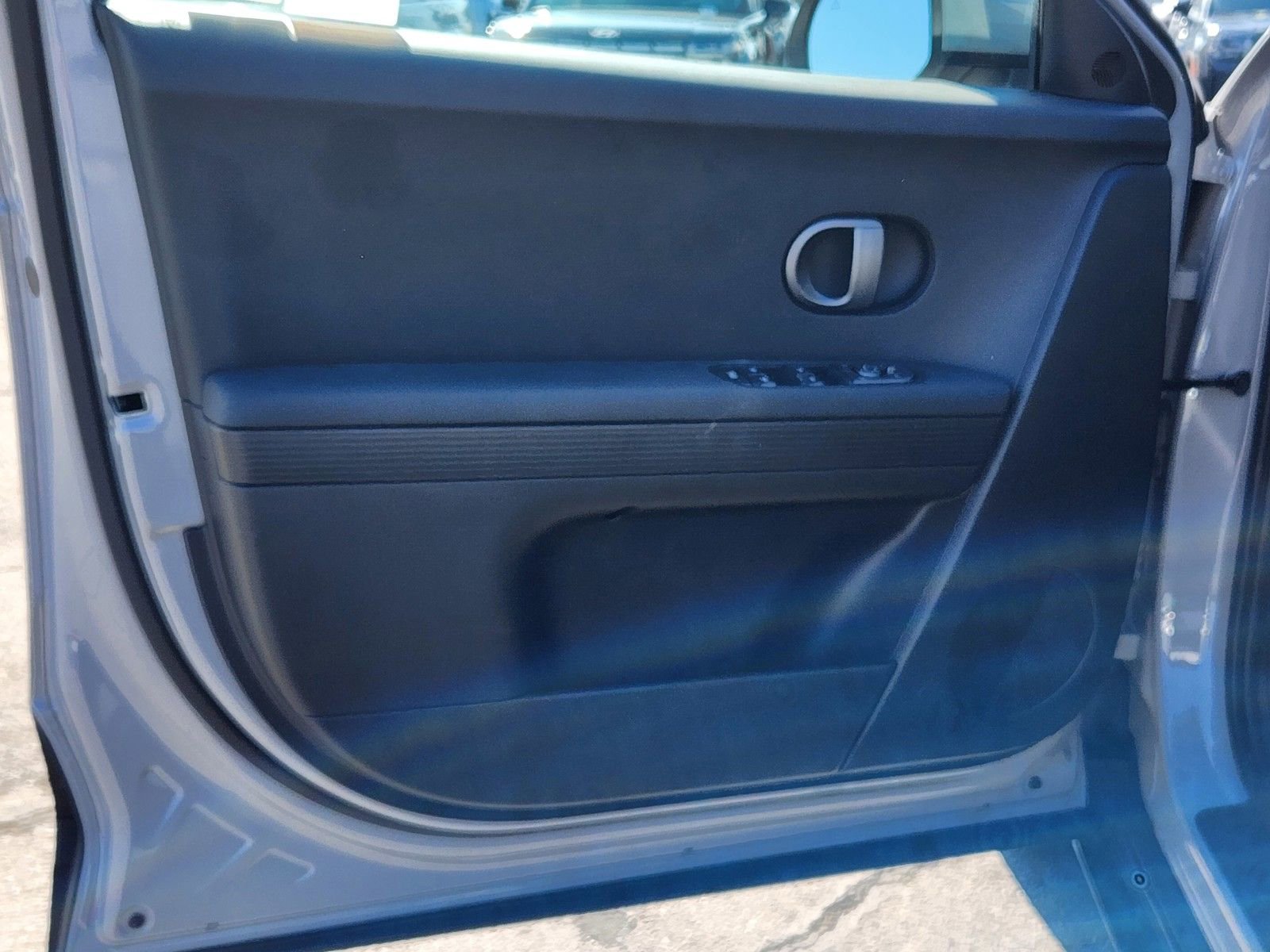 Used 2025 Hyundai Ioniq 5 SE image 2