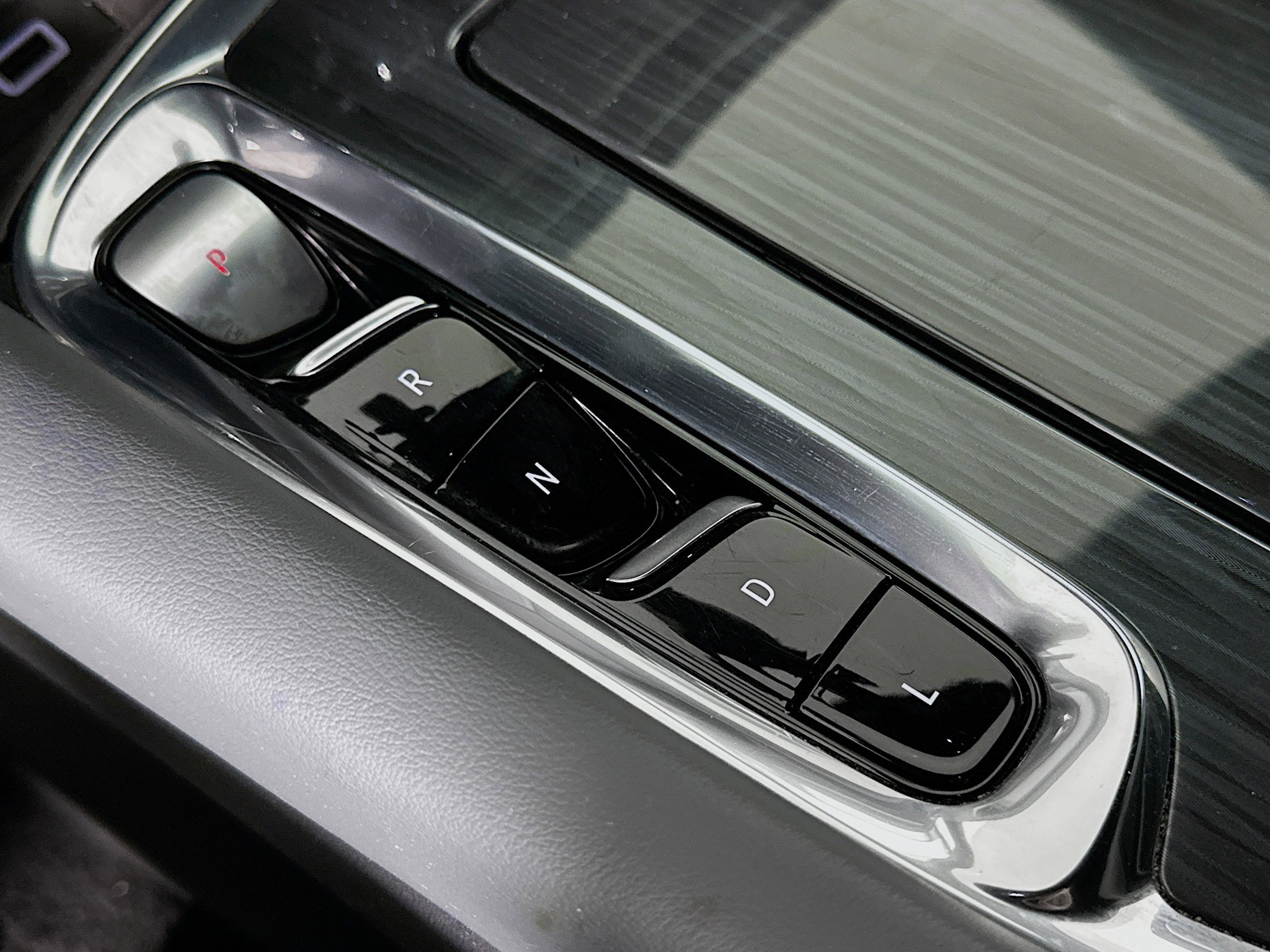 Used 2024 Buick Enclave Premium image 25