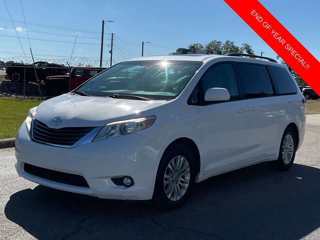 Used 2011 Toyota Sienna XLE image 3