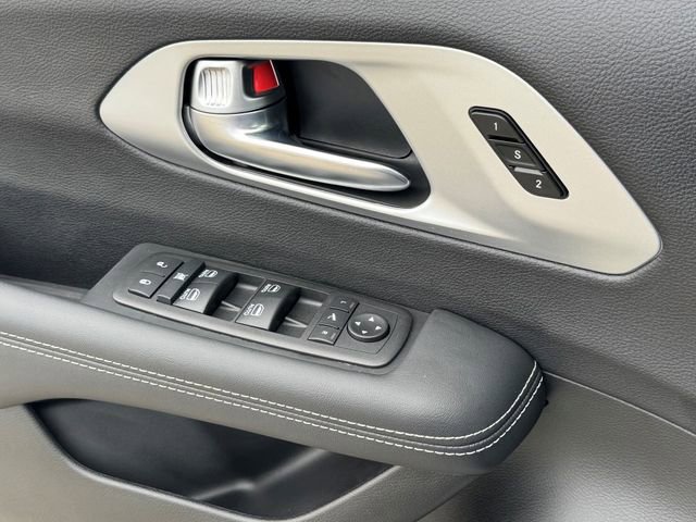 Used 2026 Chrysler Pacifica Limited image 34
